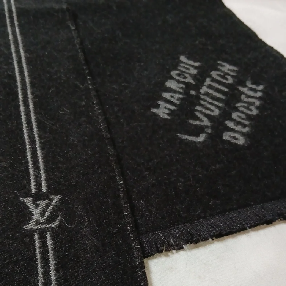 Louis Vuitton Black and Gray Men's Scarf